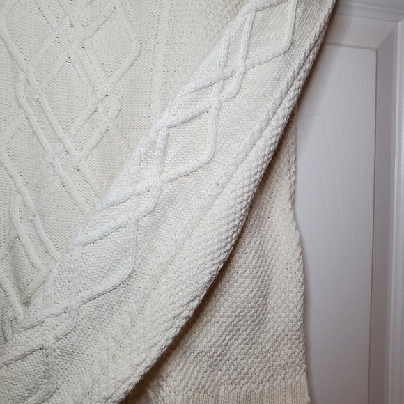 Hanna Andersson size 140 (8) Cable Knit Sweater - Picture 5 of 9